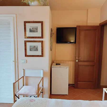 La Casa Del Mirto Guest house Palau